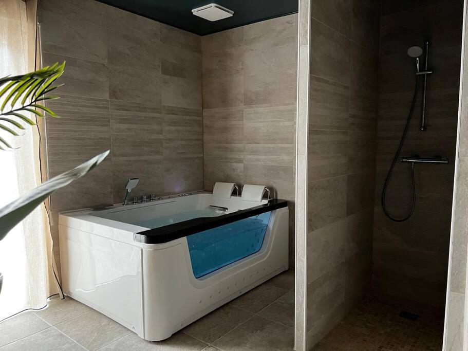 Scorfel Lodge, Iconic, Spa, Sauna & Terrasse 트레가스텔 외부 사진